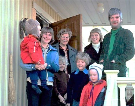 1976: Farmor och Mårten med familj på besök