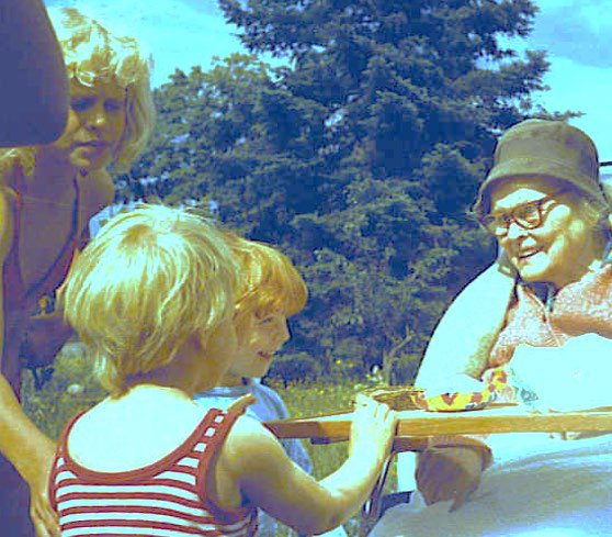 Farmor Ulla och flickorna